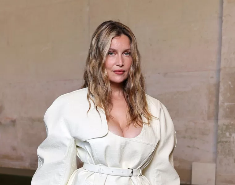 peinado Laetitia Casta