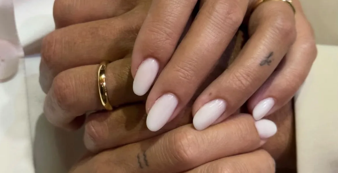 milky nails georgina rodriguez