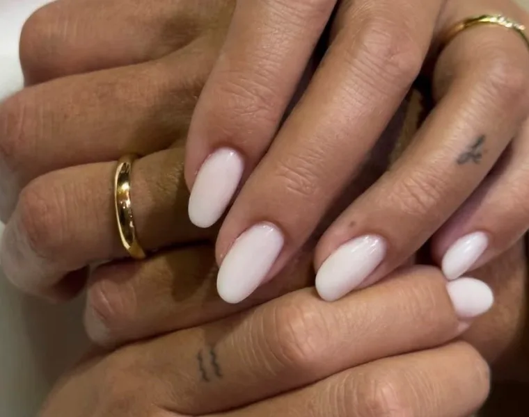milky nails georgina rodriguez