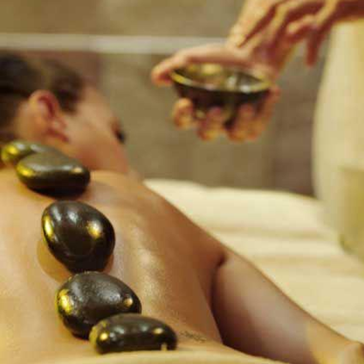 Masaje con piedras de sal 50 minutos en Spa TBC Ritz